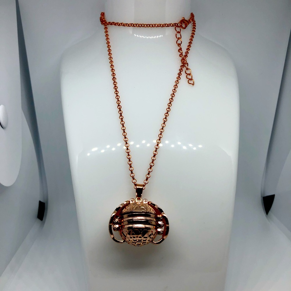 4 photo Locket necklace